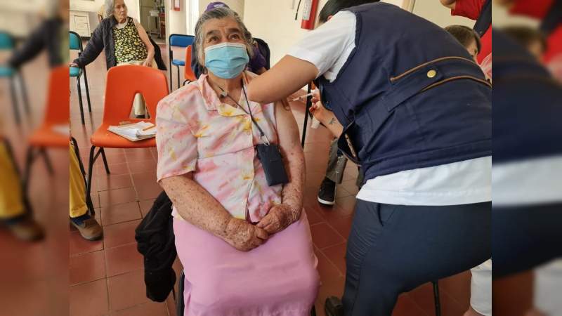 Concluye la primera etapa de inmunización en Michoacán, en 31 municipios
