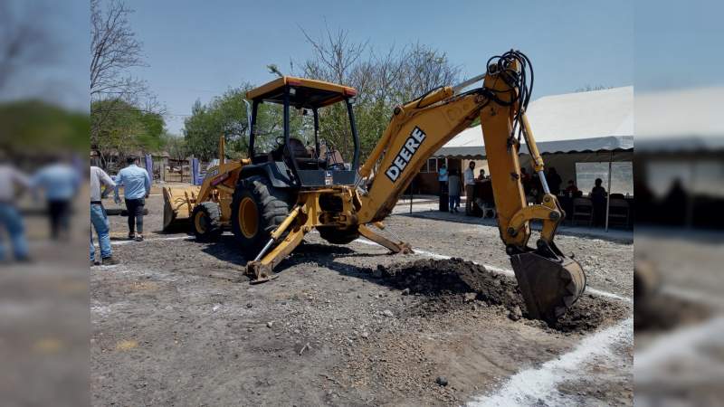 Con Educación Solidaria, dan arranque a construcción de aula en Ecuandureo  