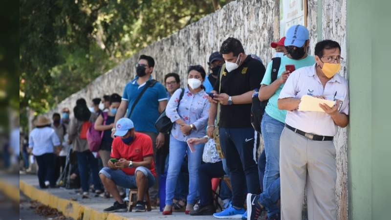 AMLO: "Al terminar la vacunación a los adultos mayores inmediatamente seguirán los maestros" 
