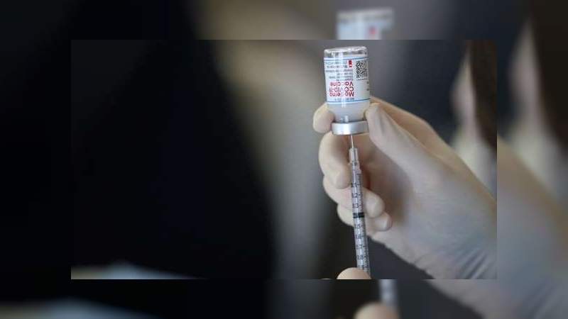 Biden revela cuándo estarán vacunados el 90% de adultos mayores en EU 