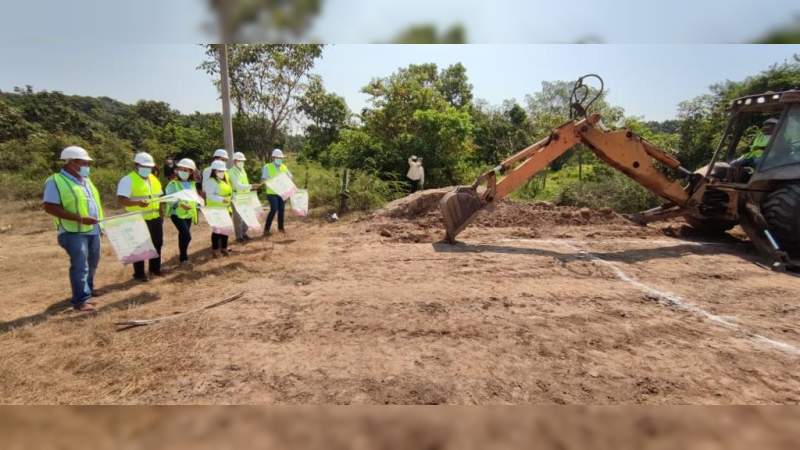 Inician construcción de aula en zona de alta marginación