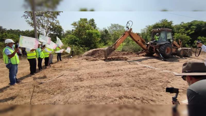 Inician construcción de aula en zona de alta marginación