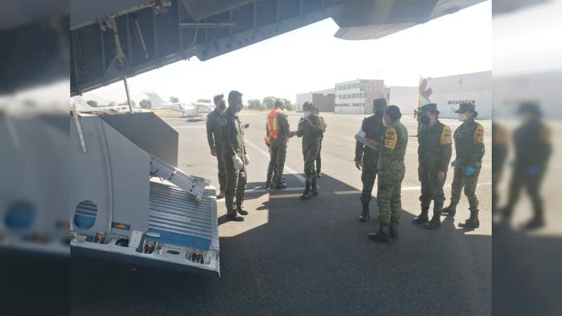 Llega cargamento de 36 mil 270 dosis de la vacuna Pfizer y 20 mil de Sinovac a Michoacán  