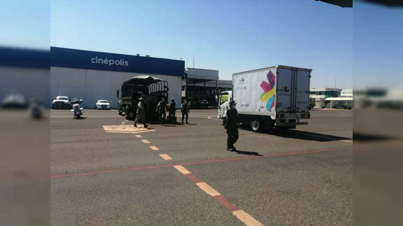 Llega cargamento de 36 mil 270 dosis de la vacuna Pfizer y 20 mil de Sinovac a Michoacán  