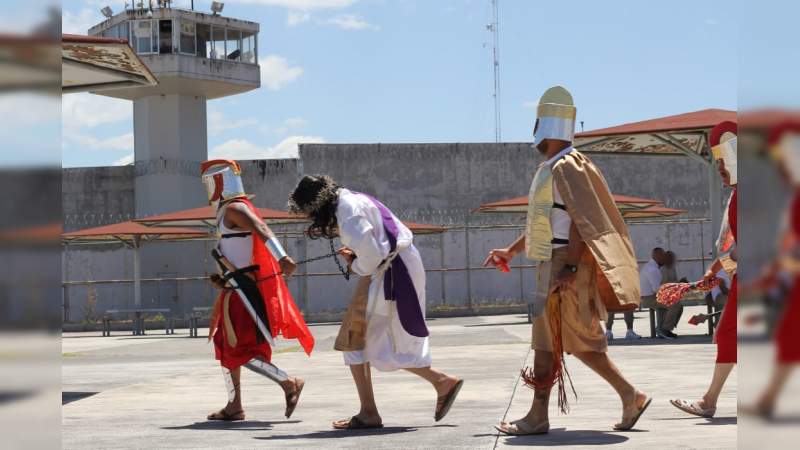 Realizan tradicional representación del Viacrucis en centros penitenciarios  