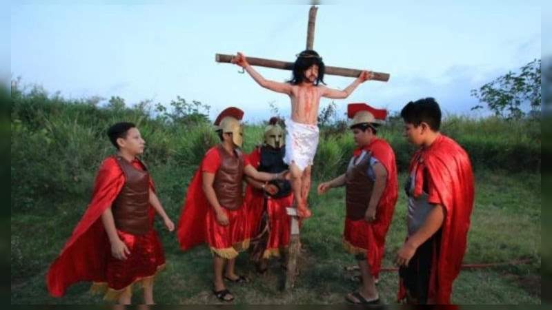 Viacrucis: Niño representa a Jesús en Tabasco 