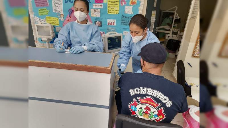 Reciben vacunas personal operativo de Protección Civil Morelia 