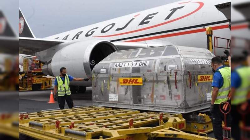 Aplican segunda dosis de vacuna anti Covid-19 a adultos mayores en Michoacán 