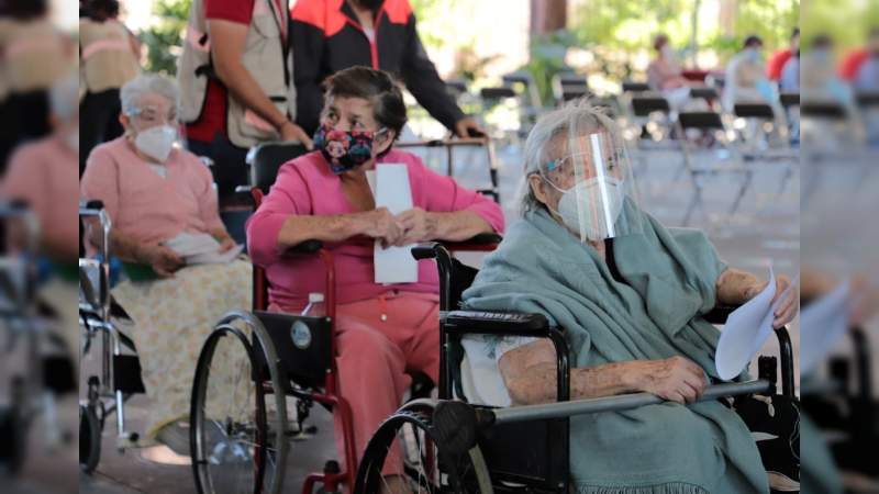 Población de adultos mayores, registra 3 mil 377 defunciones por COVID-19, en Michoacán   