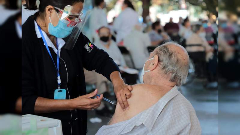 Población de adultos mayores, registra 3 mil 377 defunciones por COVID-19, en Michoacán   