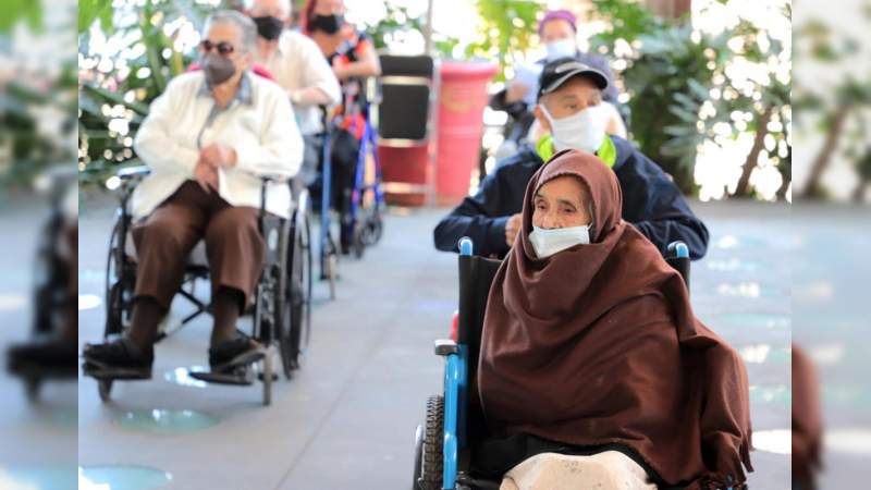 Población de adultos mayores, registra 3 mil 377 defunciones por COVID-19, en Michoacán   