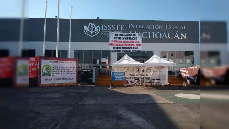 Comparece líder del SUTOPDSSM ante la Fiscalía General de la República 
