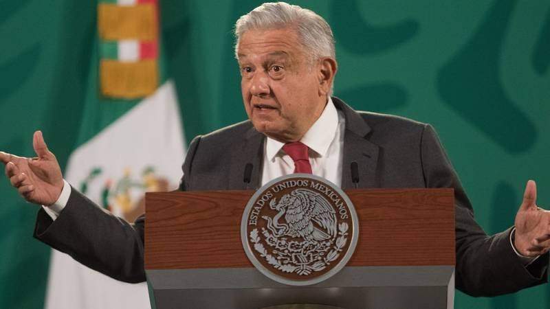 Médicos privados deben esperar su turno para la vacuna: AMLO 