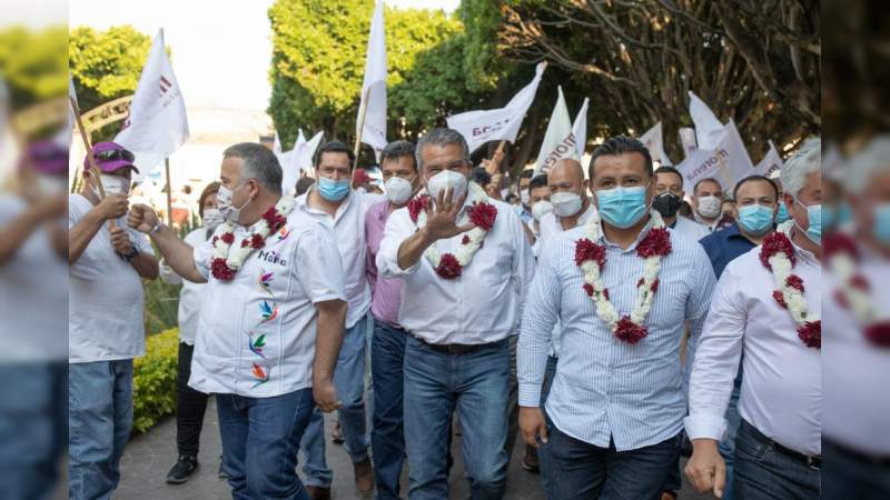 Tuxpan recibe Caravana de Raúl Morón en su lucha por consolidar la 4T en Michoacán
