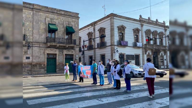 Se manifiestan dentistas en Morelia exigen ser vacunados contra el Covid-19, temen contagios 