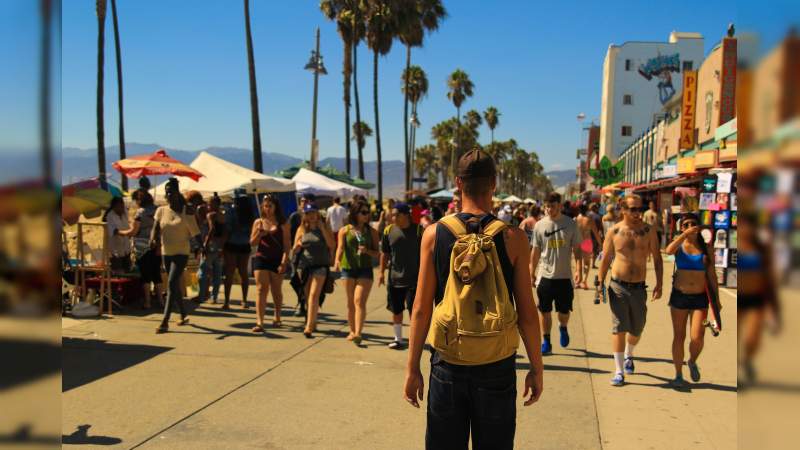 Hubo descenso en la visita de turistas internacionales en febrero: Inegi 