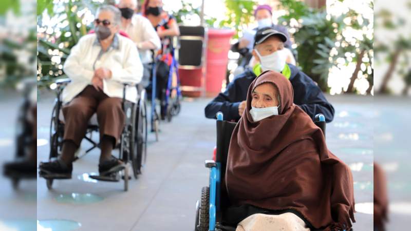 Uruapan y Morelia, los municipios con más contagios y muertes por COVID 