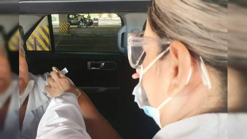 Adulto mayor fallece en Hidalgo mientras esperaba turno para vacuna 