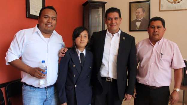 Ernesto Núñez entrega apoyos para escuela pública - Foto 0 