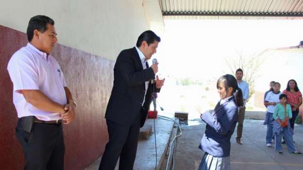 Ernesto Núñez entrega apoyos para escuela pública - Foto 1 