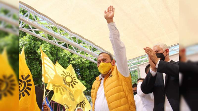 Con el #NiUnVotoAMORENA Jesús Zambrano manifiesta su apoyo al INE 