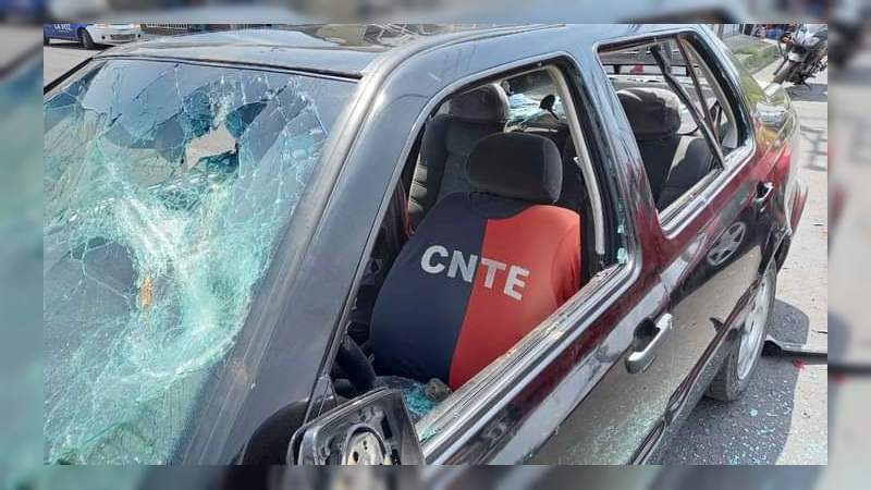 Se enfrentan grupos de la CNTE en Morelia, hay dos maestros heridos 