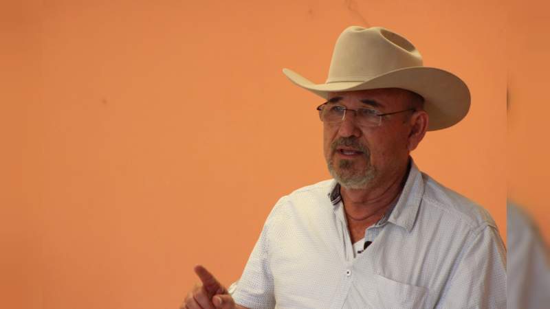  Promete Hipólito Mora seguridad en Michoacán para que no haya autodefensas 