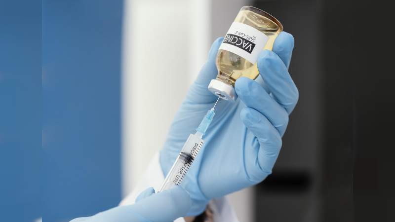 Lugareños con tarjeta de residentes de Estados Unidos rechazan vacunarse en Panindícuaro 