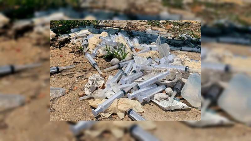 Tiran jeringas usadas en diversos puntos de Coatzacoalcos 
