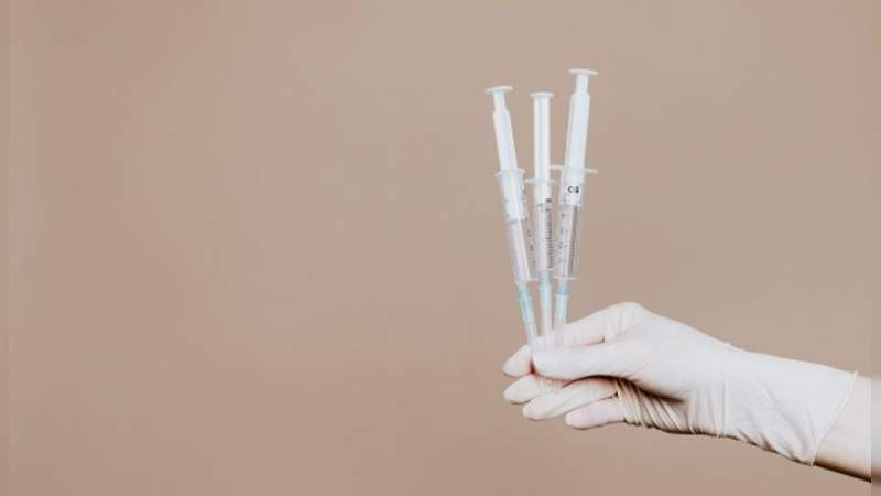 Logran médicos particulares amparos para poder recibir vacuna anticovid 