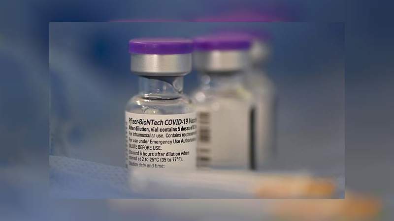 Señala Pfizer que probablemente sea necesaria una tercera dosis de su vacuna anticovid 