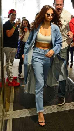 Selena Gomez presume tremendo cuerpazo  