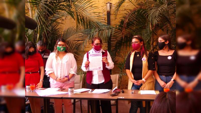 La candidata Graciela Andrade firmó compromisos feministas