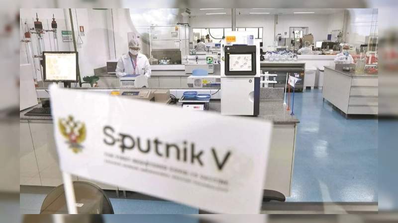 Vacuna Sputnik V podría envasarse en México: Ebrard 