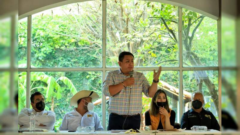 Víctor Manríquez llama a caminar con la frente en alto por el PRD 