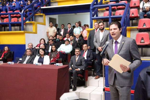 Jóvenes deben de continuar en el camino del esfuerzo físico y la ambición por el conocimiento: Alfonso Martínez  