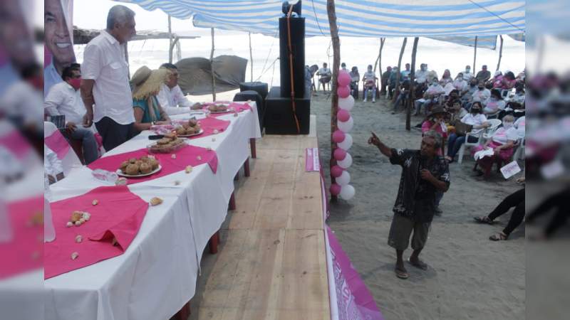 Malos gobiernos han "JODIDO" a Michoacán: Pobladores de la Costa  
