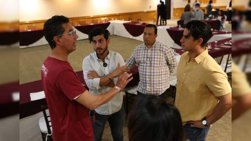 También gobernaré con jóvenes: Iván Pérez Negrón  