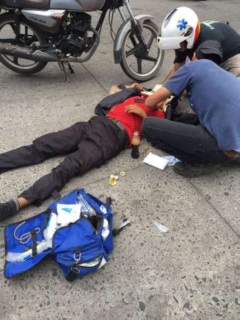 Motociclista es arrollado por un automóvil en Uruapan  