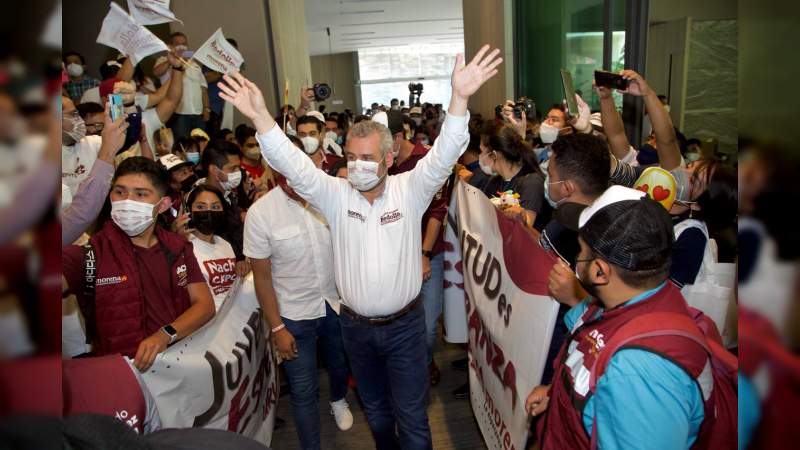 Bedolla pide a jóvenes que se asuman como generación de la transformación nacional 