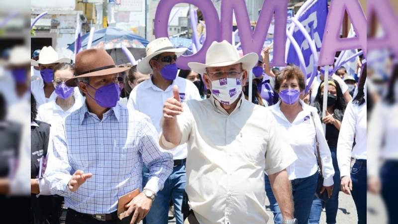 Parece que les gusta ver caravanas de personas armadas por todos lados: Hipólito Mora 