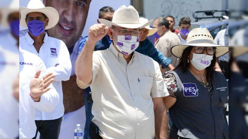 Parece que les gusta ver caravanas de personas armadas por todos lados: Hipólito Mora 