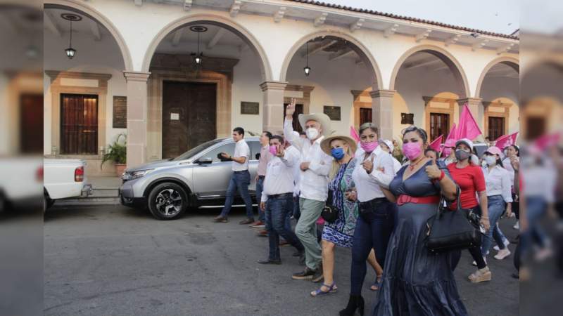 Un gobierno honesto para que inversionistas y productores se la jueguen por Michoacán: Cristóbal Arias