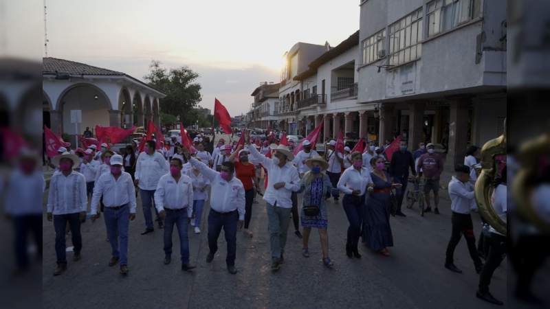 Un gobierno honesto para que inversionistas y productores se la jueguen por Michoacán: Cristóbal Arias