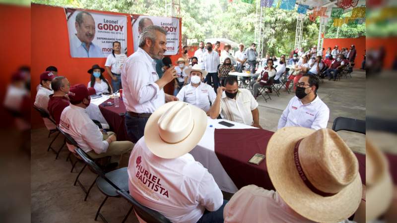Ramírez Bedolla se compromete a reactivar las vocaciones productivas de región Infiernillo 