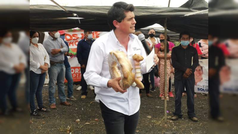 Continúa el recorrido del candidato Toño Ixtláhuac por toda la geografía zitacuarense