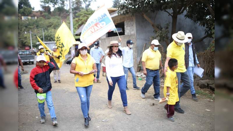 A pedradas, atacan al equipo de la candidata Macarena Chávez 