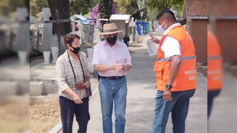 Protección Civil refuerza medidas sanitarias contra Covid-19 en panteones de Morelia, Michoacán 