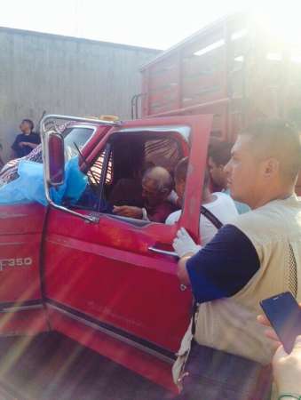 Asesinan a hombre al interior de su vehículo, en Apatzingán, Michoacán  - Foto 1 