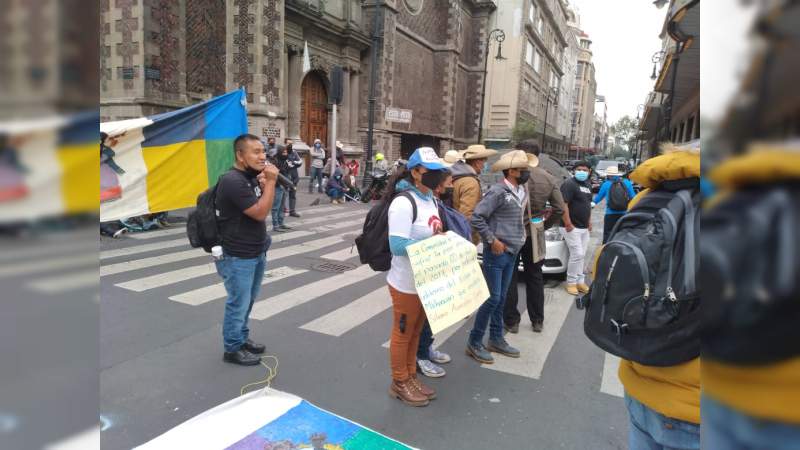 Habitantes de Arantepacua se manifiestan en CDMX, exigen justicia por los hechos de 2017